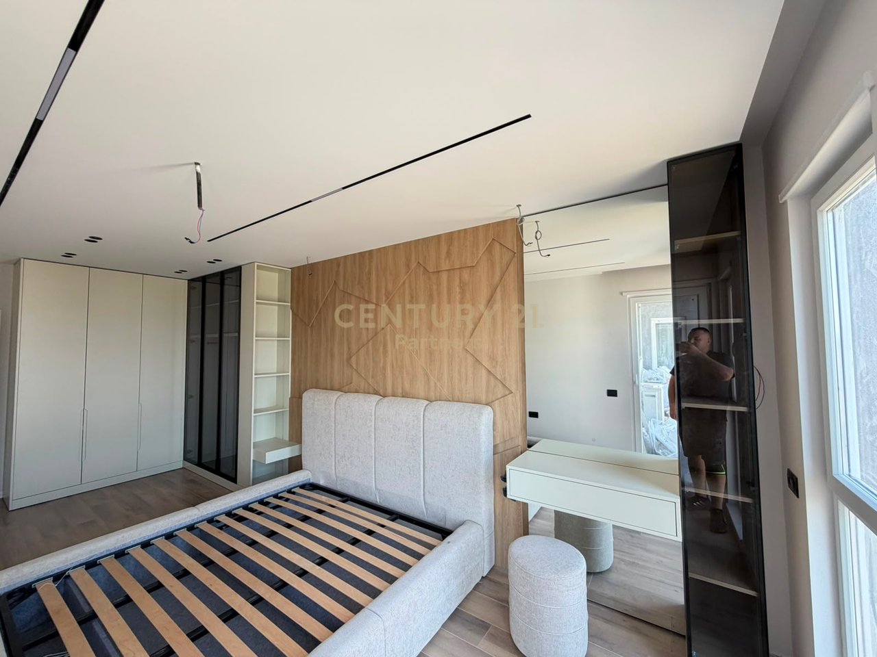 JAPIM ME QIRA APARTAMENT 2+1+POST PARKIMI NE UNIVERS CITY !