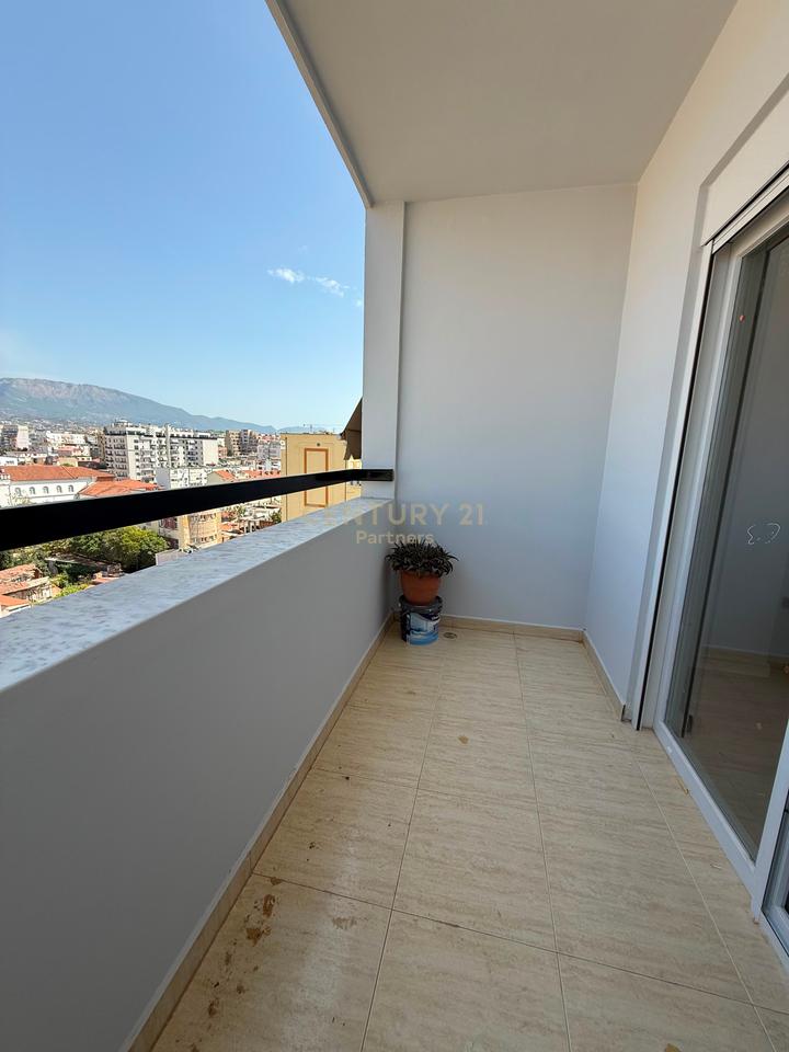 APARTAMENT PËR SHITJE PRANË BULEVARDIT ZOGU I