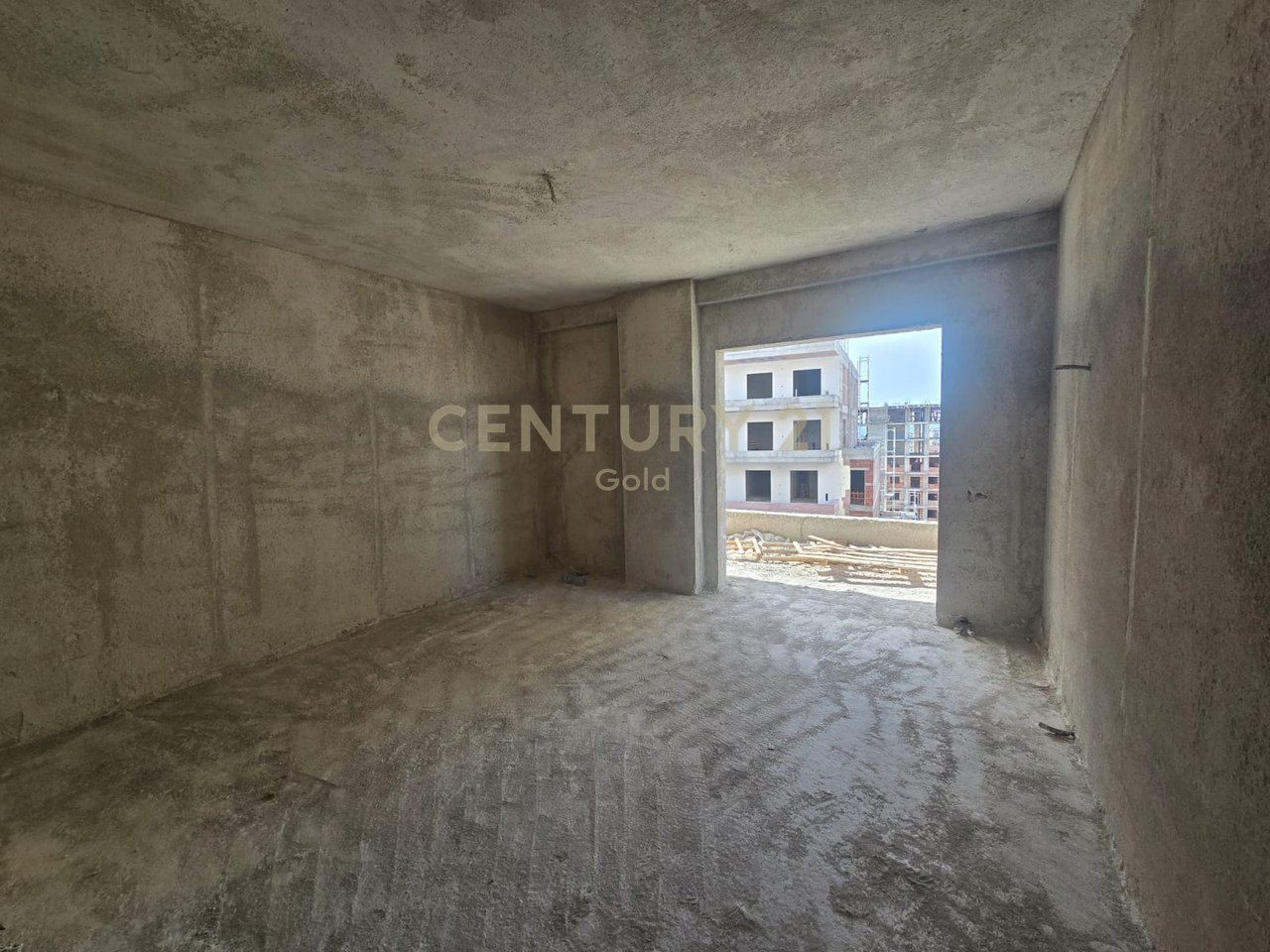 APARTAMENT 1+1 PER SHITJE TEK ISH FUSHA E AVIACIONIT