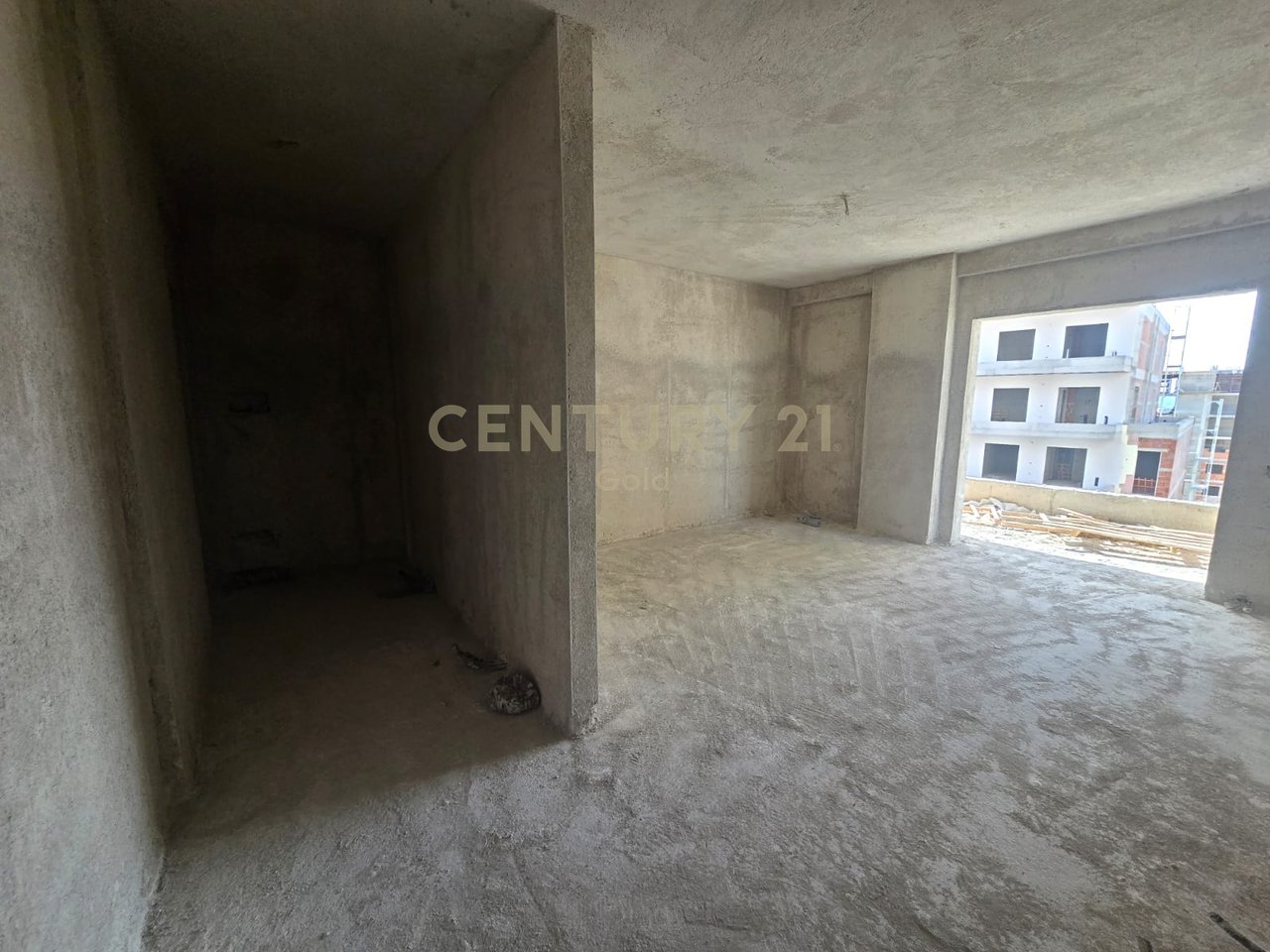 APARTAMENT 1+1 PER SHITJE TEK ISH FUSHA E AVIACIONIT