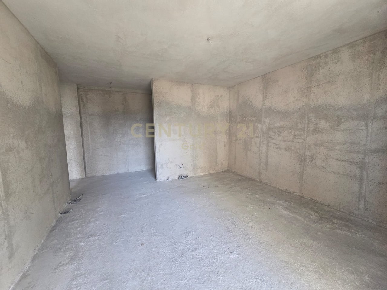 APARTAMENT 1+1 PER SHITJE TEK ISH FUSHA E AVIACIONIT