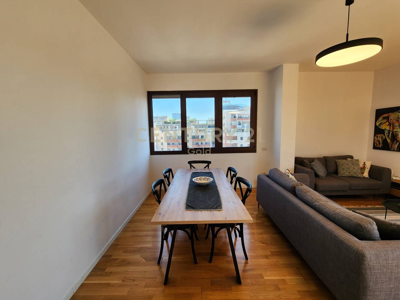 APARTAMENT ME VERANDE + POST PARKIMI PER QERA TEK RRUGA E BARRIKADAVE