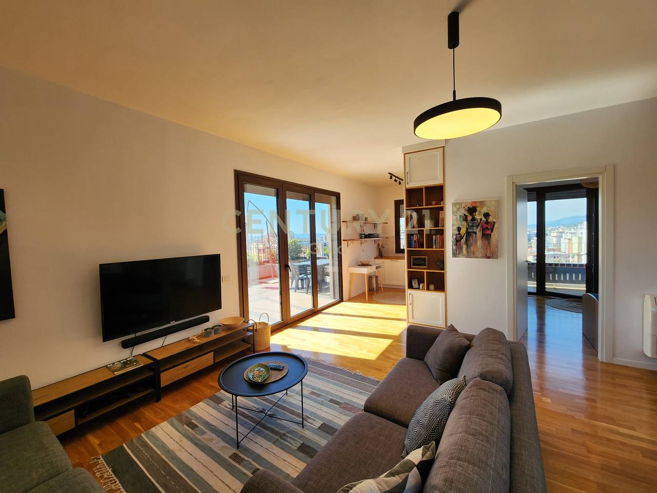 APARTAMENT ME VERANDE + POST PARKIMI PER QERA TEK RRUGA E BARRIKADAVE