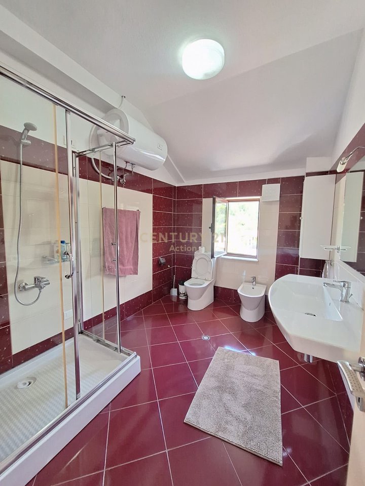 Apartament 2+1 Me Qira në Liqeni i Tiranës, Tiranë - 800€ | 120 m²
