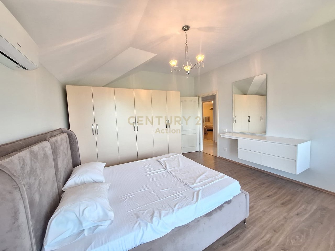 Apartament 2+1 Me Qira në Liqeni i Tiranës, Tiranë - 800€ | 120 m²