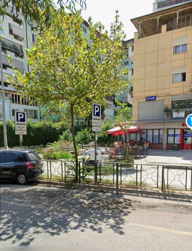 VENDESI COMMERCIALE IN VENDITA - SOPRA IL SOPRALLUOGO DEL COMUNE DI PARIS