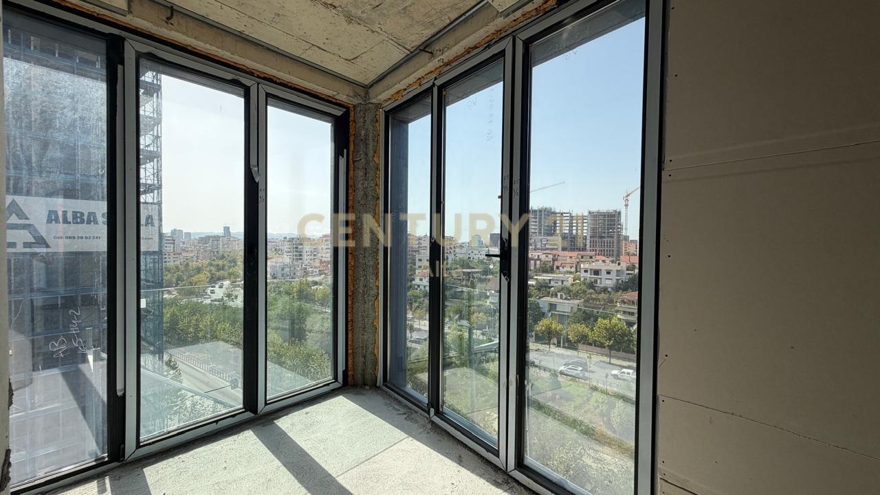 Vendiamo appartamento 2+1 con 2 bagni vicino a Golden Gate, vicino al Nuovo Maternità!