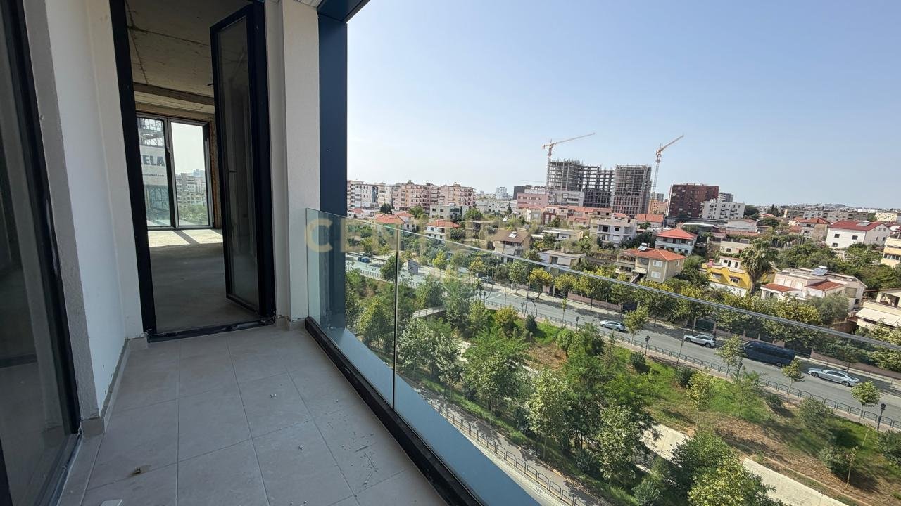 Vendiamo appartamento 2+1 con 2 bagni vicino a Golden Gate, vicino al Nuovo Maternità!