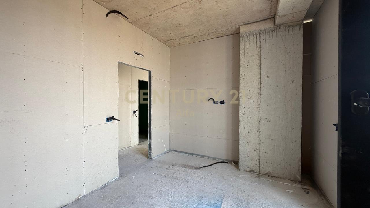 Vendiamo appartamento 2+1 con 2 bagni vicino a Golden Gate, vicino al Nuovo Maternità!