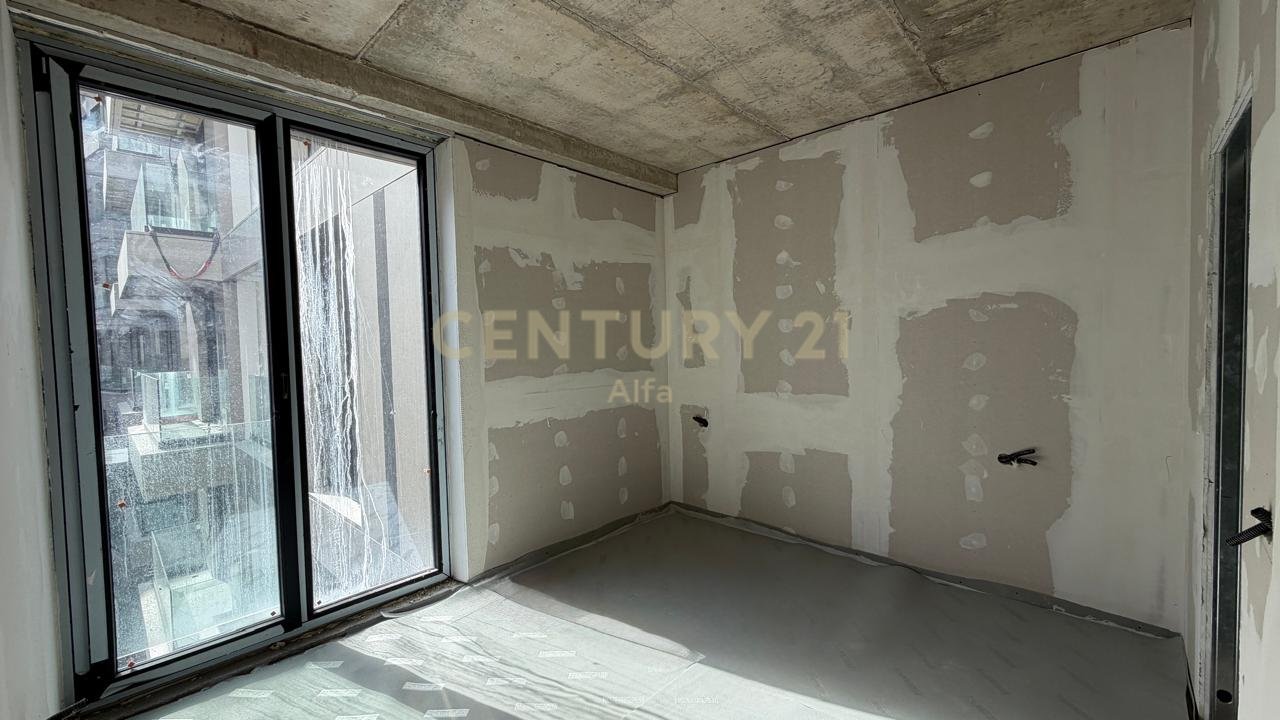 Vendiamo appartamento 2+1 con 2 bagni vicino a Golden Gate, vicino al Nuovo Maternità!