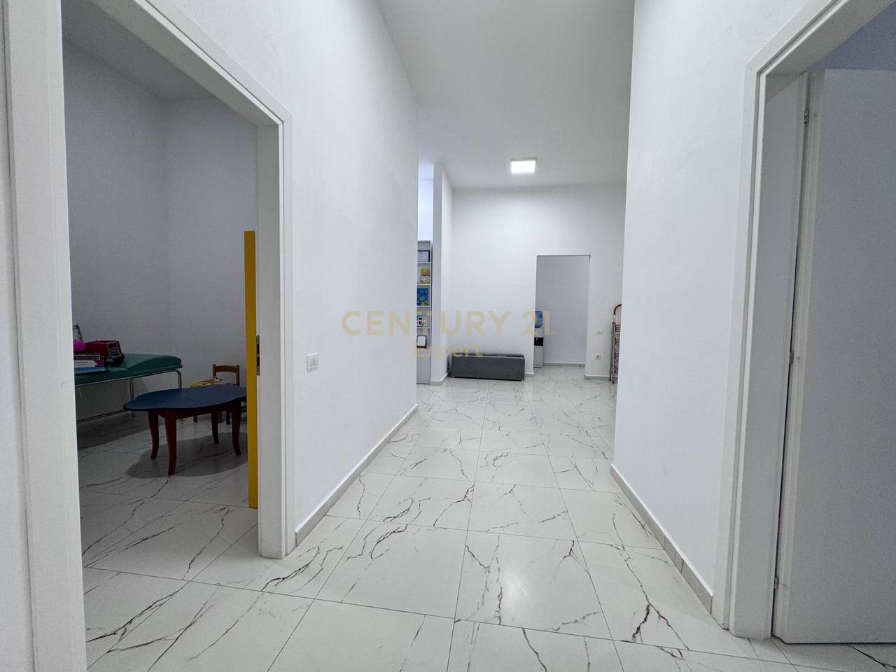 Jepet me qira apartament 2+1 bosh – Donika Center, Tiranë