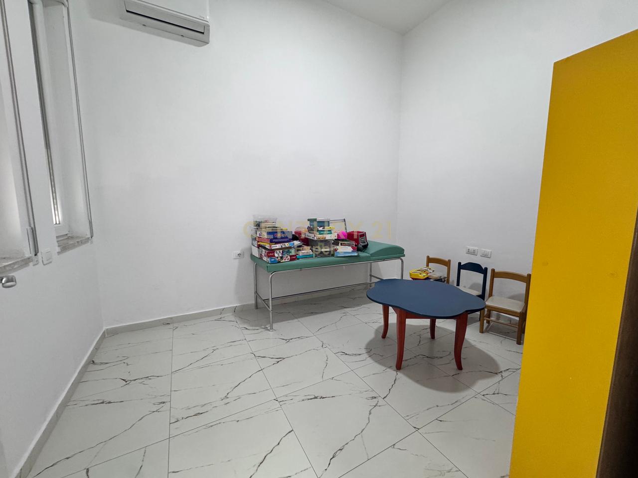 Jepet me qira apartament 2+1 bosh – Donika Center, Tiranë