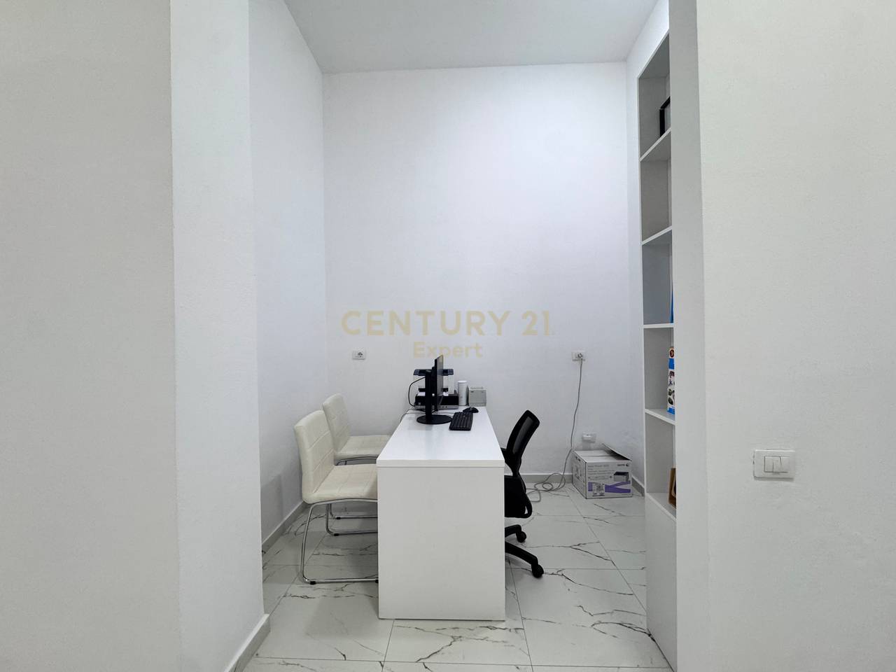 Jepet me qira apartament 2+1 bosh – Donika Center, Tiranë
