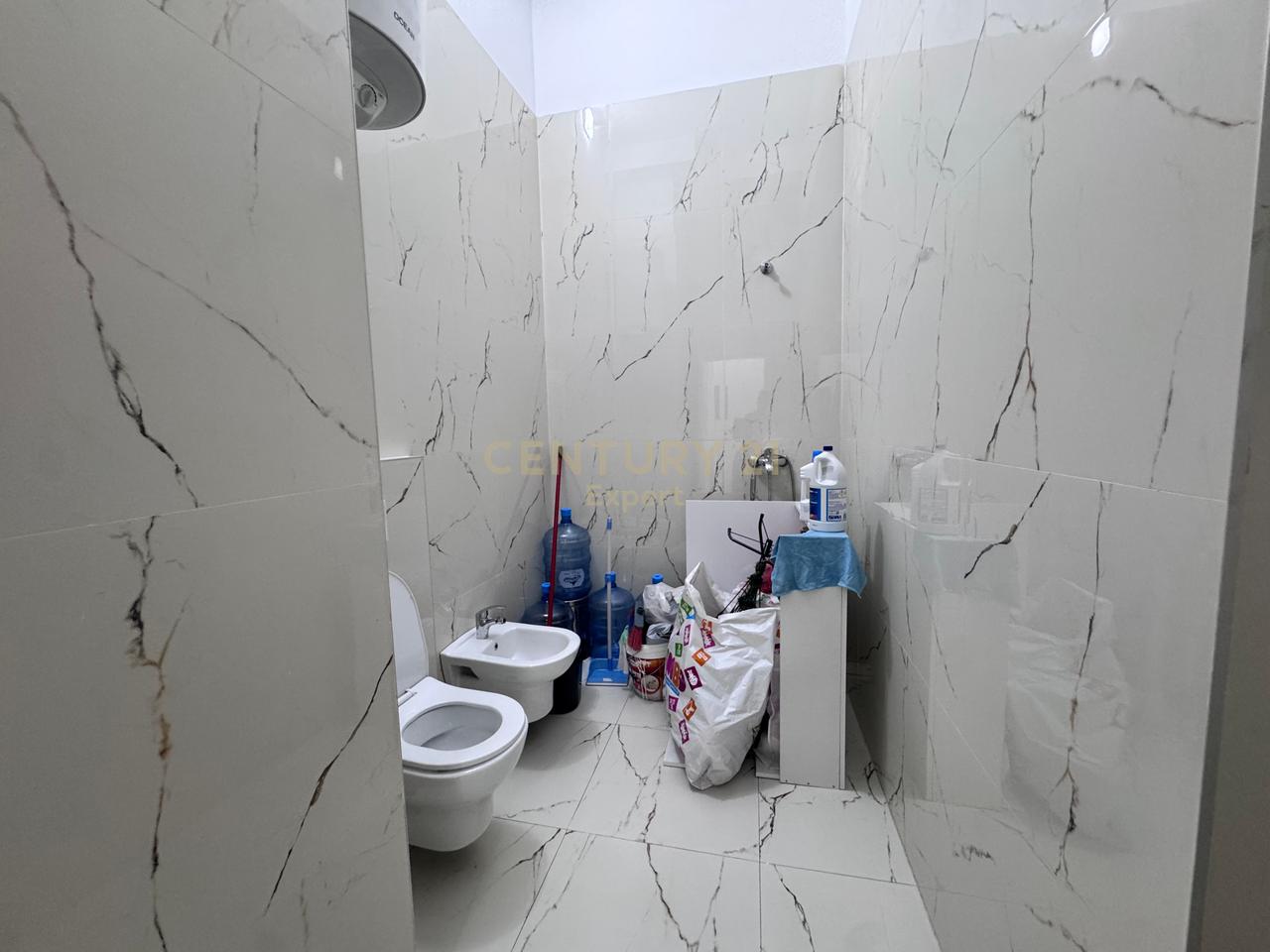 Jepet me qira apartament 2+1 bosh – Donika Center, Tiranë