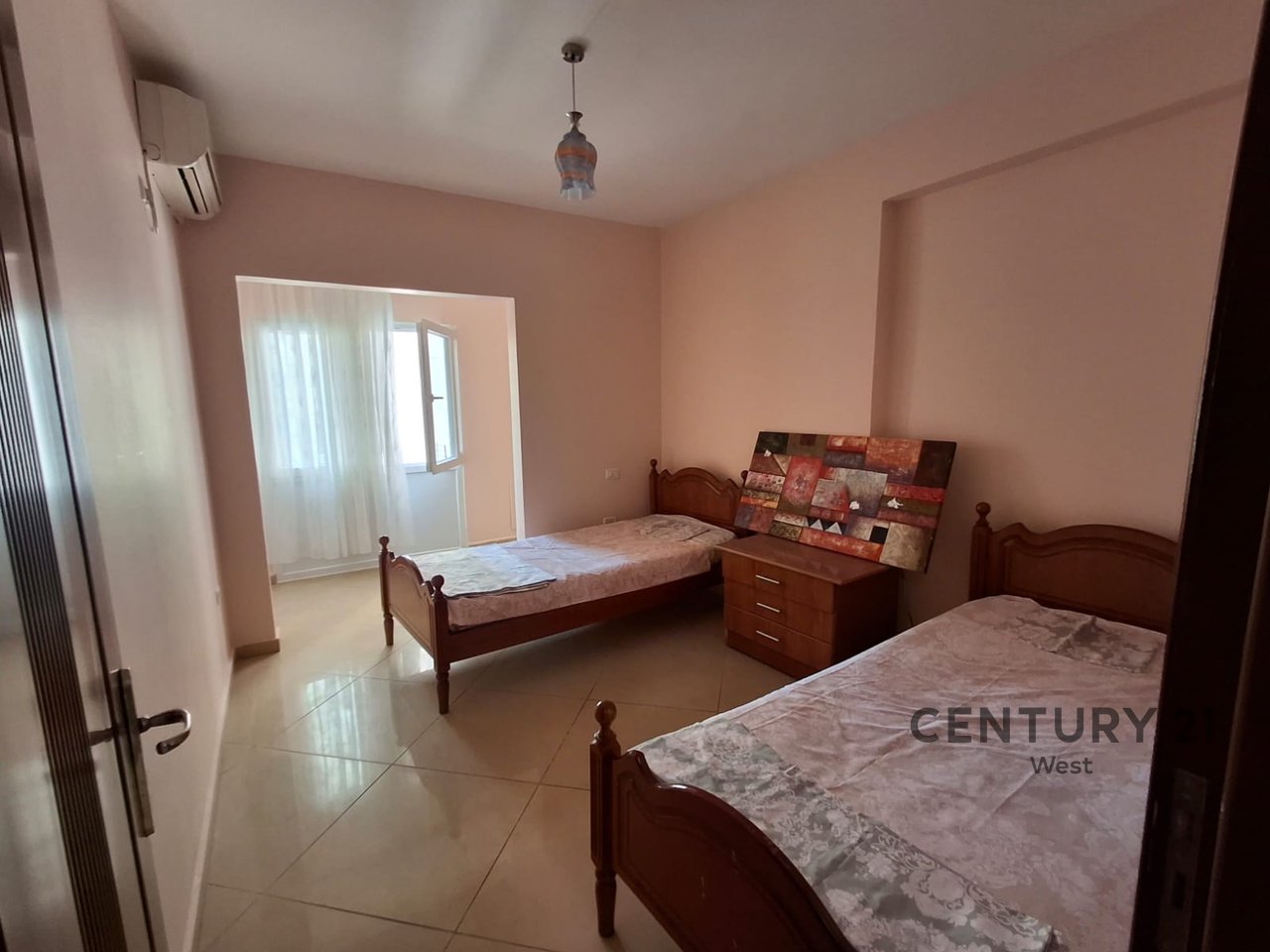 Jepet me Qira Apartament 3+1+2 – Rruga “Margarita Tutulani”, pranë Gjimnazit “Petro Nini”