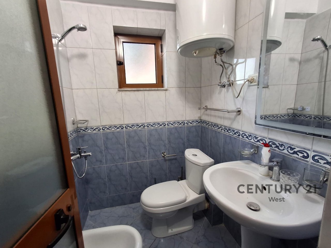 Jepet me Qira Apartament 3+1+2 – Rruga “Margarita Tutulani”, pranë Gjimnazit “Petro Nini”