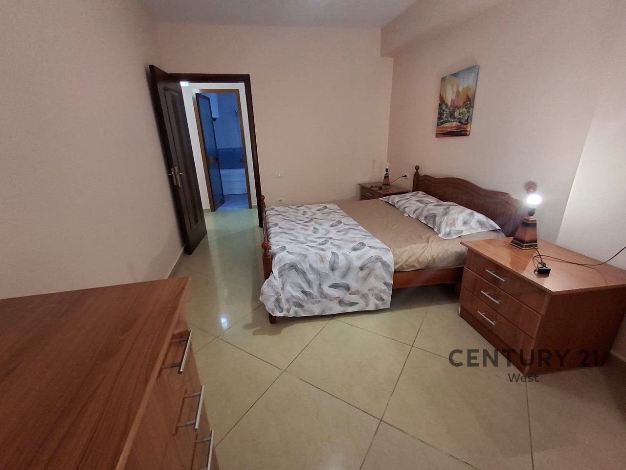 Jepet me Qira Apartament 3+1+2 – Rruga “Margarita Tutulani”, pranë Gjimnazit “Petro Nini”