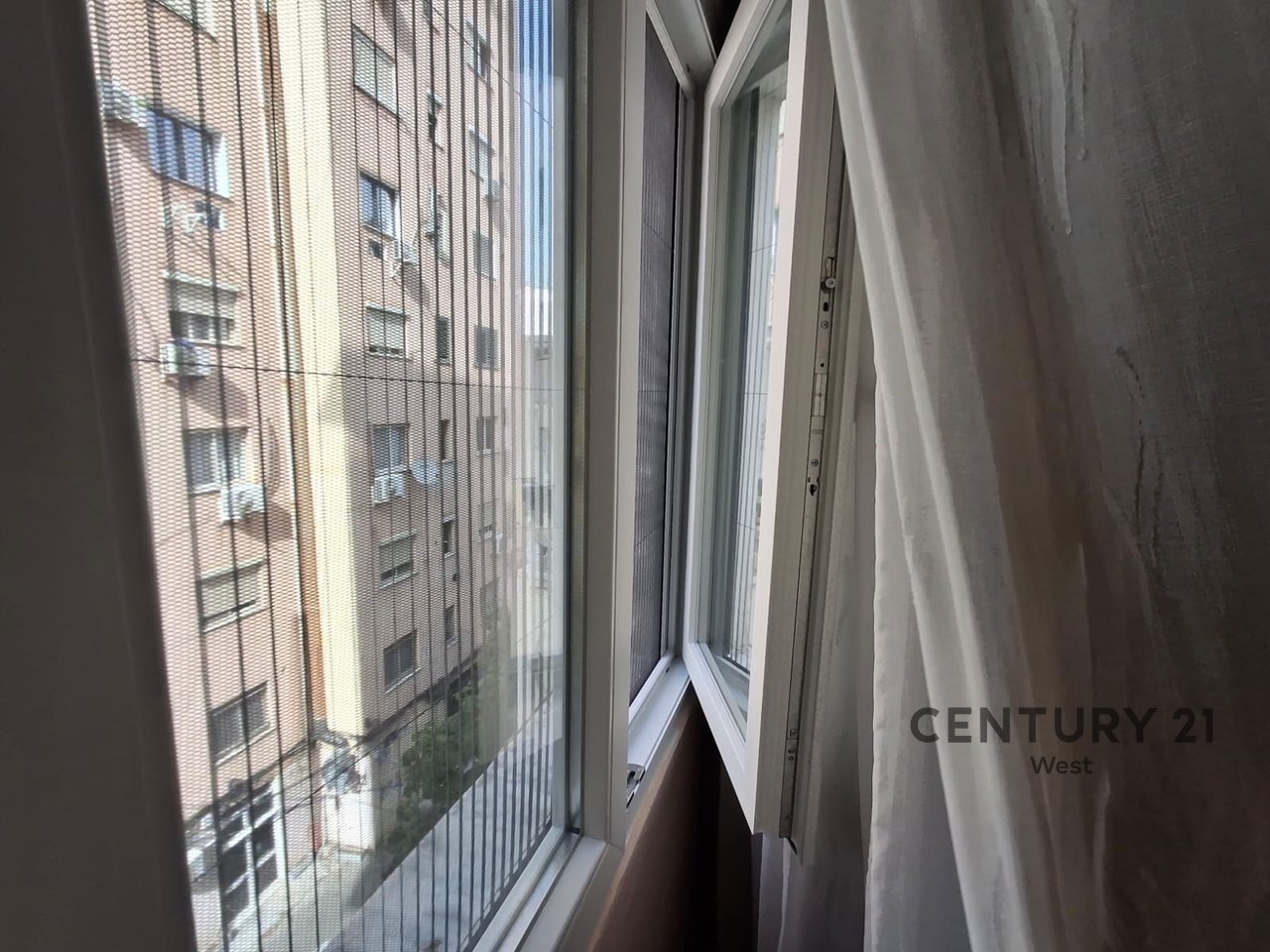 Jepet me Qira Apartament 3+1+2 – Rruga “Margarita Tutulani”, pranë Gjimnazit “Petro Nini”