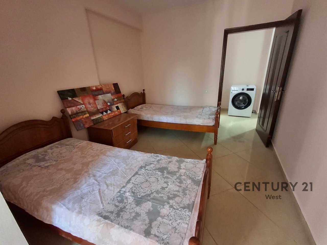 Jepet me Qira Apartament 3+1+2 – Rruga “Margarita Tutulani”, pranë Gjimnazit “Petro Nini”