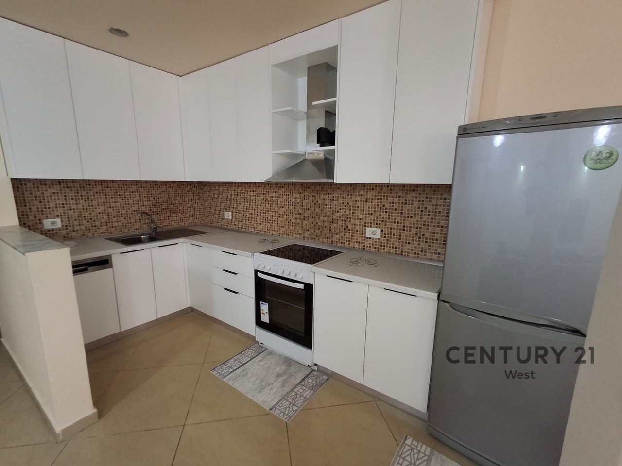 Jepet me Qira Apartament 3+1+2 – Rruga “Margarita Tutulani”, pranë Gjimnazit “Petro Nini”