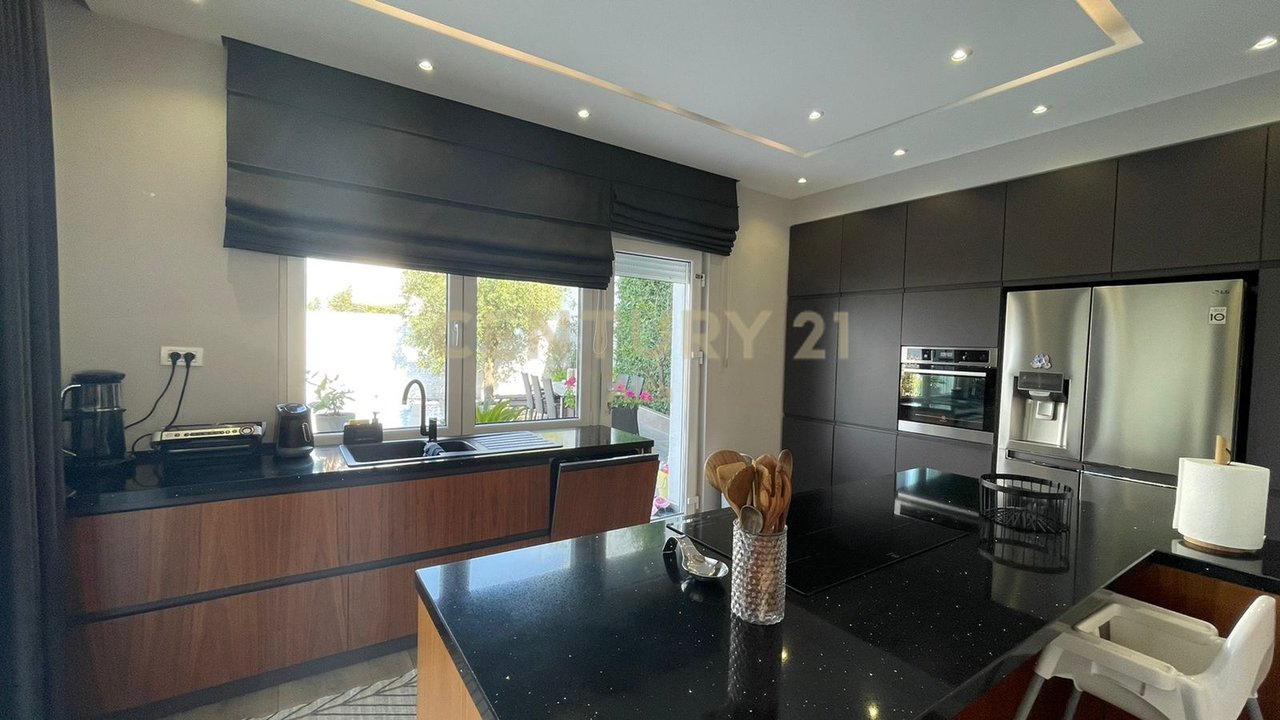 VENDESI, VILLA PREMIUM con PISCINA, RESIDENZA KODRA E DIELLIT 2‼️