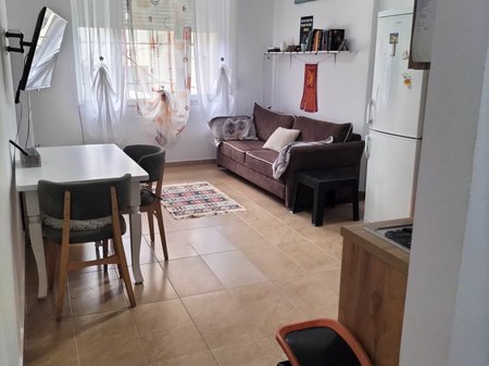 SHITET APARTAMENT 1+1 NE RRUGEN "DHIMITER KONOMI",UJI I FTOHTE!