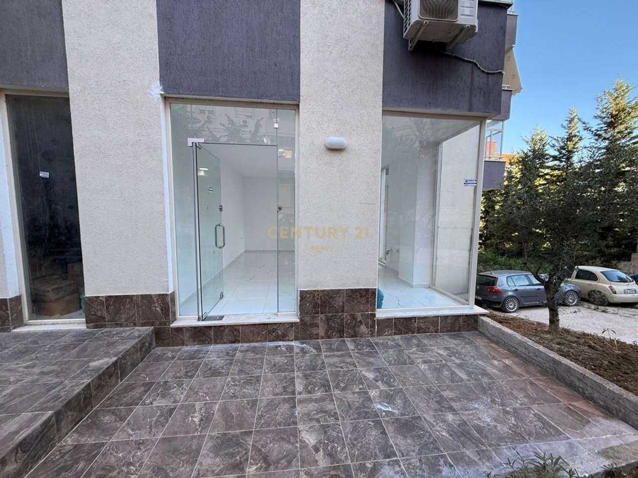 Business Premises for Rent – Near the Main Road Axis, Fresk