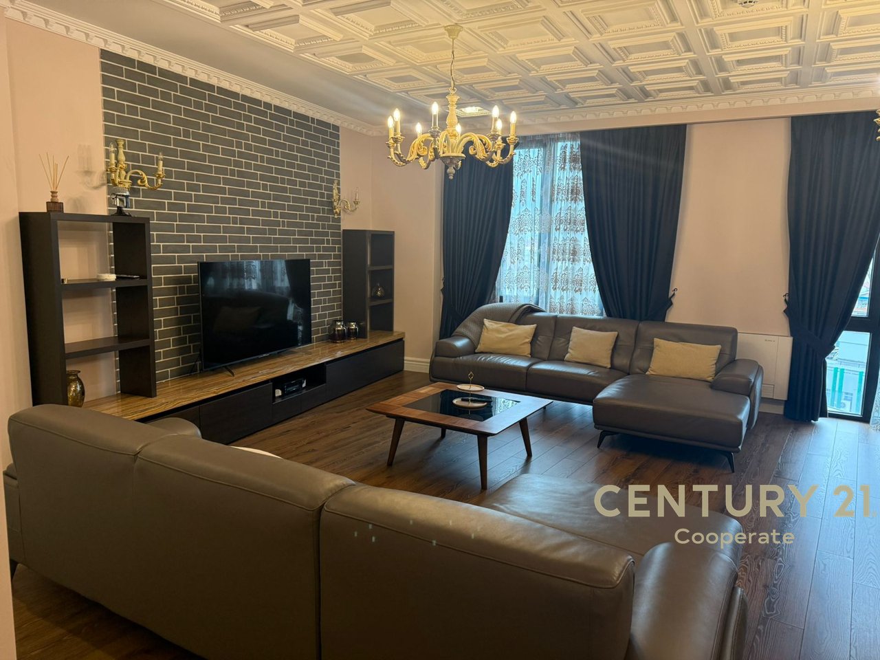 JAPIM ME QIRA APARTAMENT 4+1+2+ POST PARKIMI NË PARK GATE TIRANË, PRANË AIR ALBANIA