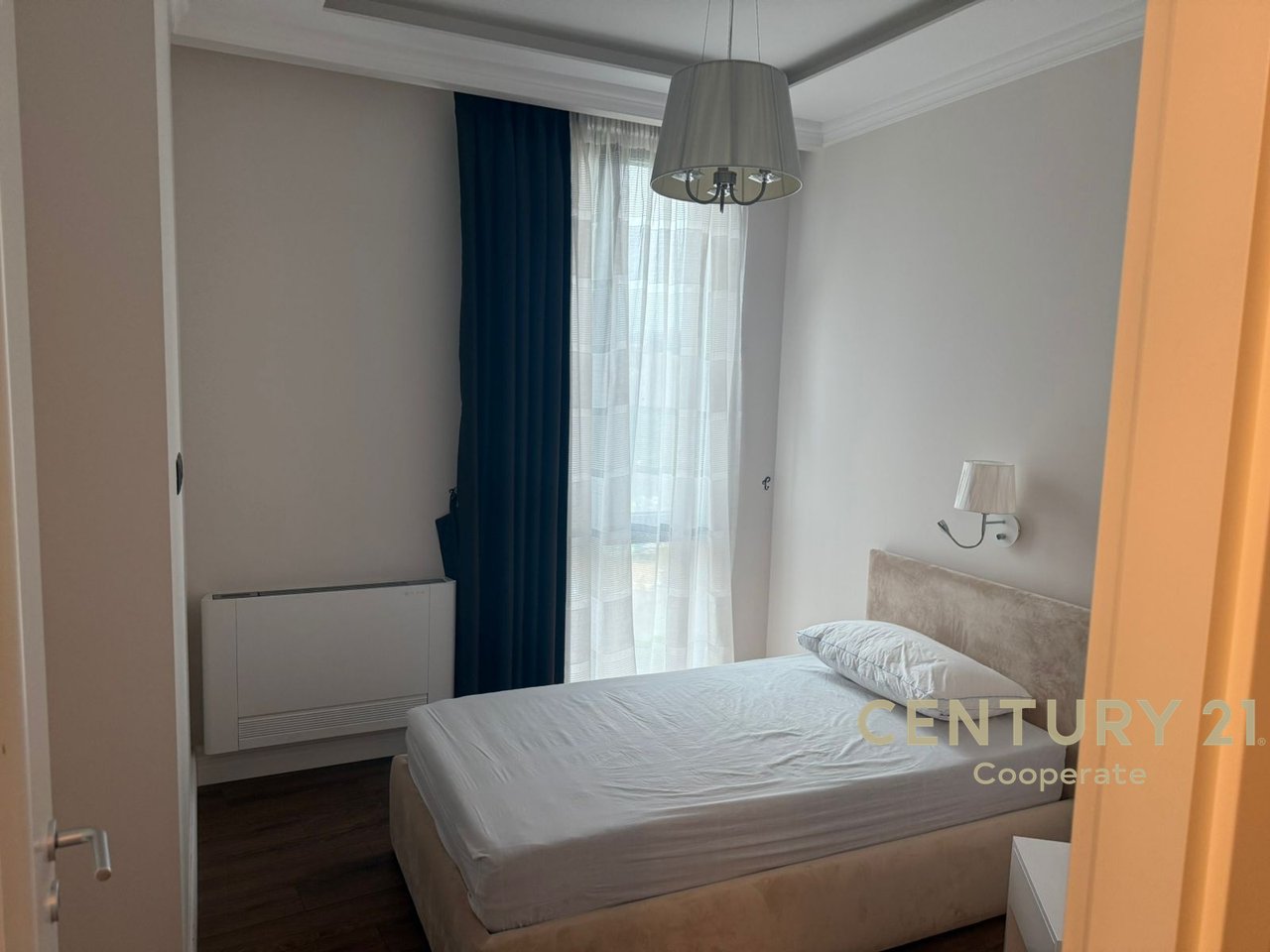 JAPIM ME QIRA APARTAMENT 4+1+2+ POST PARKIMI NË PARK GATE TIRANË, PRANË AIR ALBANIA