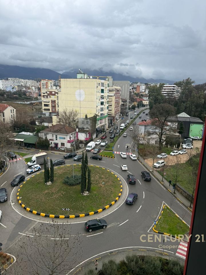 JAPIM ME QIRA APARTAMENT 4+1+2+ POST PARKIMI NË PARK GATE TIRANË, PRANË AIR ALBANIA