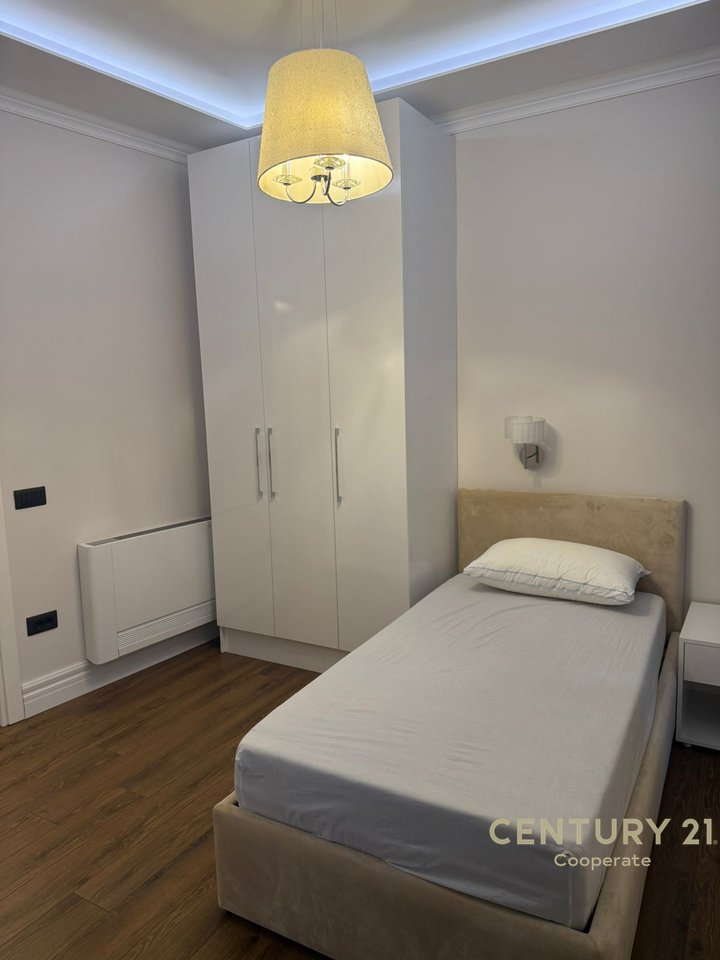 JAPIM ME QIRA APARTAMENT 4+1+2+ POST PARKIMI NË PARK GATE TIRANË, PRANË AIR ALBANIA