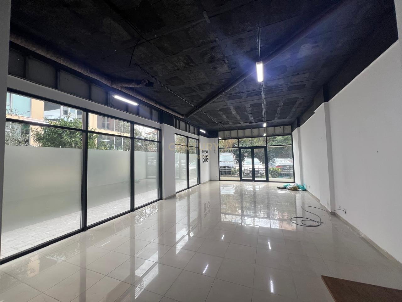 Service unit for rent in Fresk