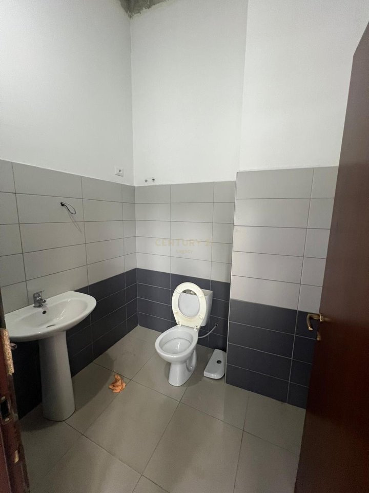 Service unit for rent in Fresk