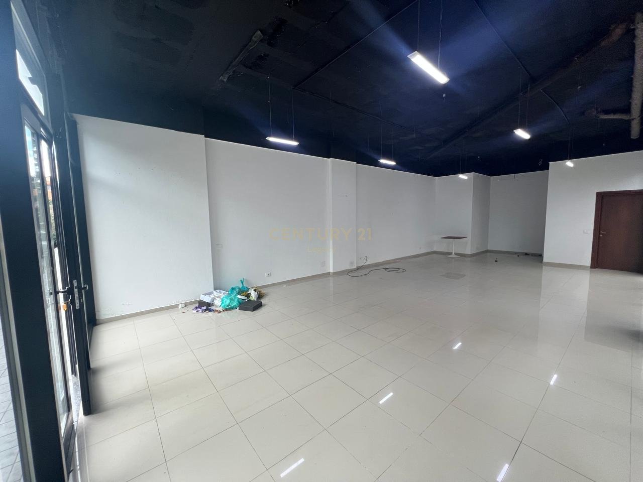 Service unit for rent in Fresk