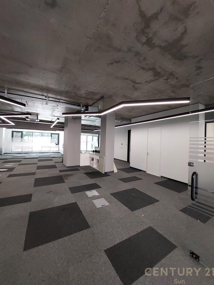 Locale Commerciale in Affitto 360 m2 – Via Kosovarëve, Tirana