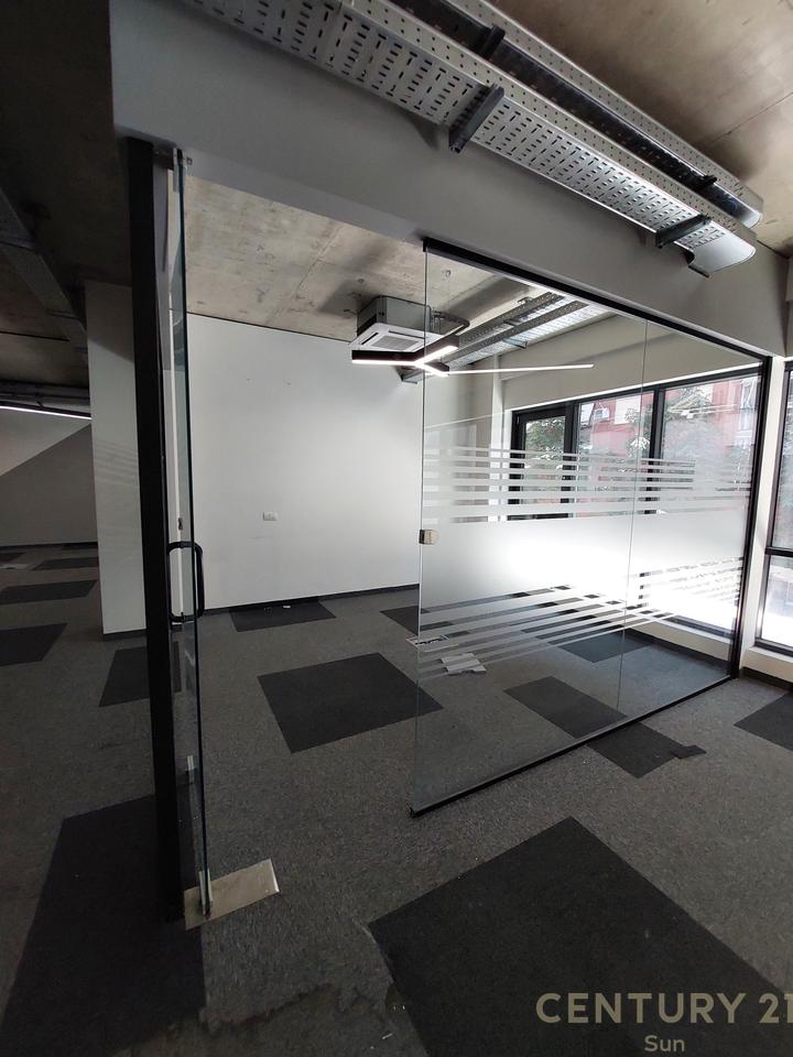 Locale Commerciale in Affitto 360 m2 – Via Kosovarëve, Tirana