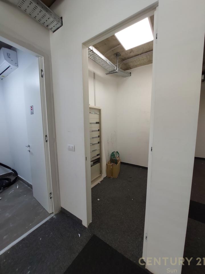 Locale Commerciale in Affitto 360 m2 – Via Kosovarëve, Tirana