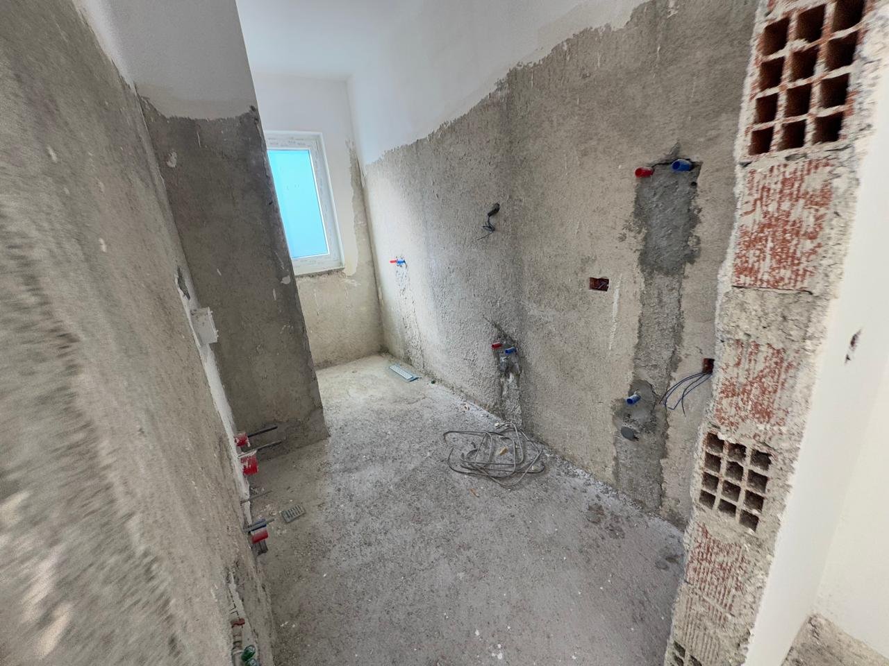 SHITET APARTAMENT 2+2 ME PAMJE NGA DETI, NE UJIN E FTOHTE!