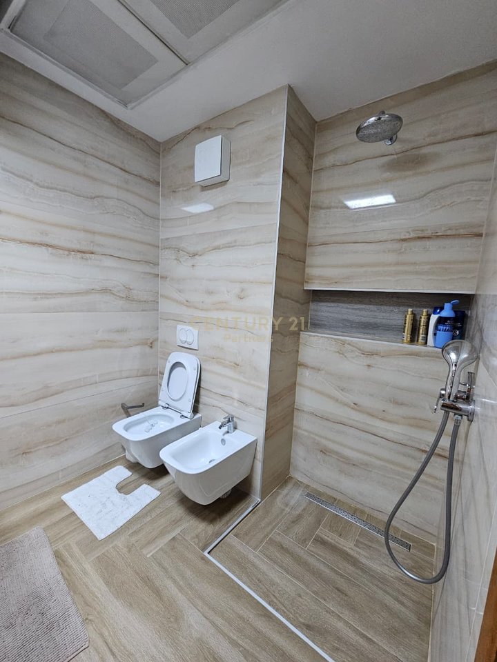 APARTAMENT 2+1 PËR QIRA – GLOBE, Ish Parku TIRANË