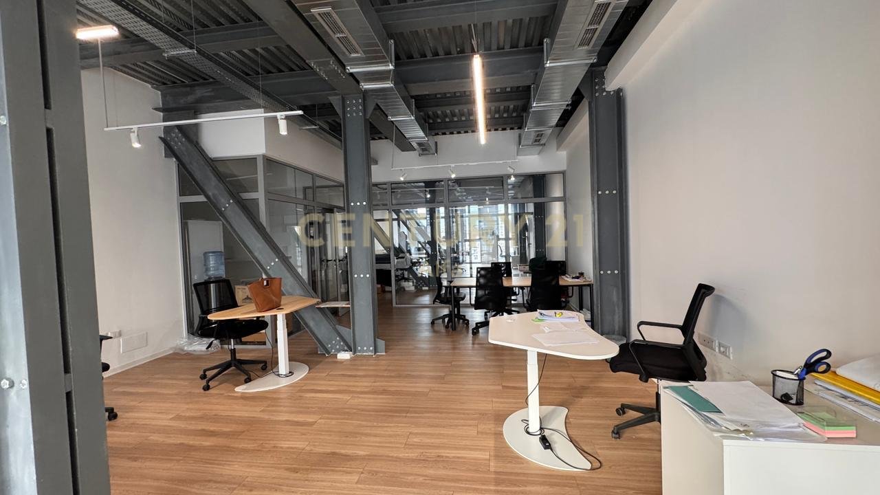 Space for rent – Paris Commune, near Kika 2!