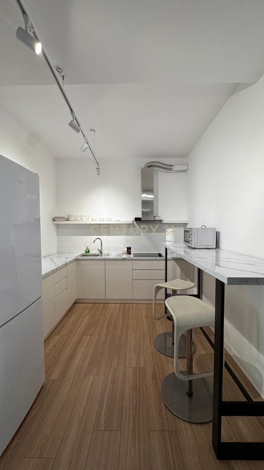 Space for rent – Paris Commune, near Kika 2!