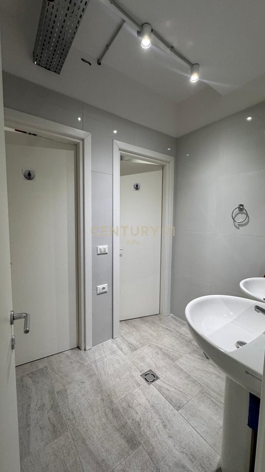 Space for rent – Paris Commune, near Kika 2!