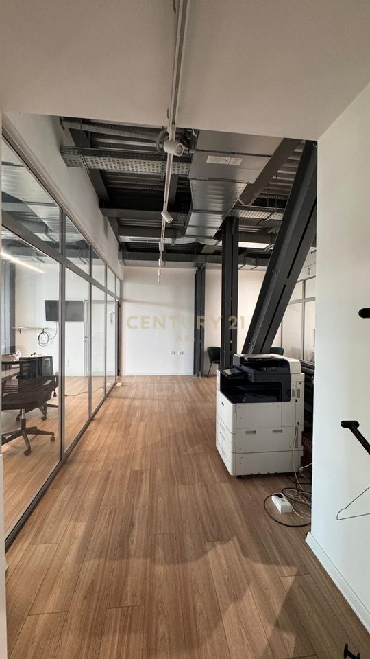 Space for rent – Paris Commune, near Kika 2!