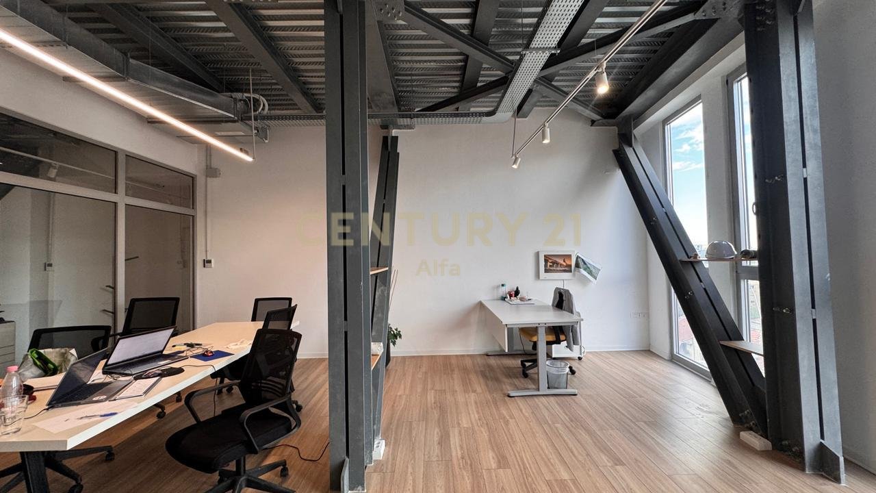 Space for rent – Paris Commune, near Kika 2!