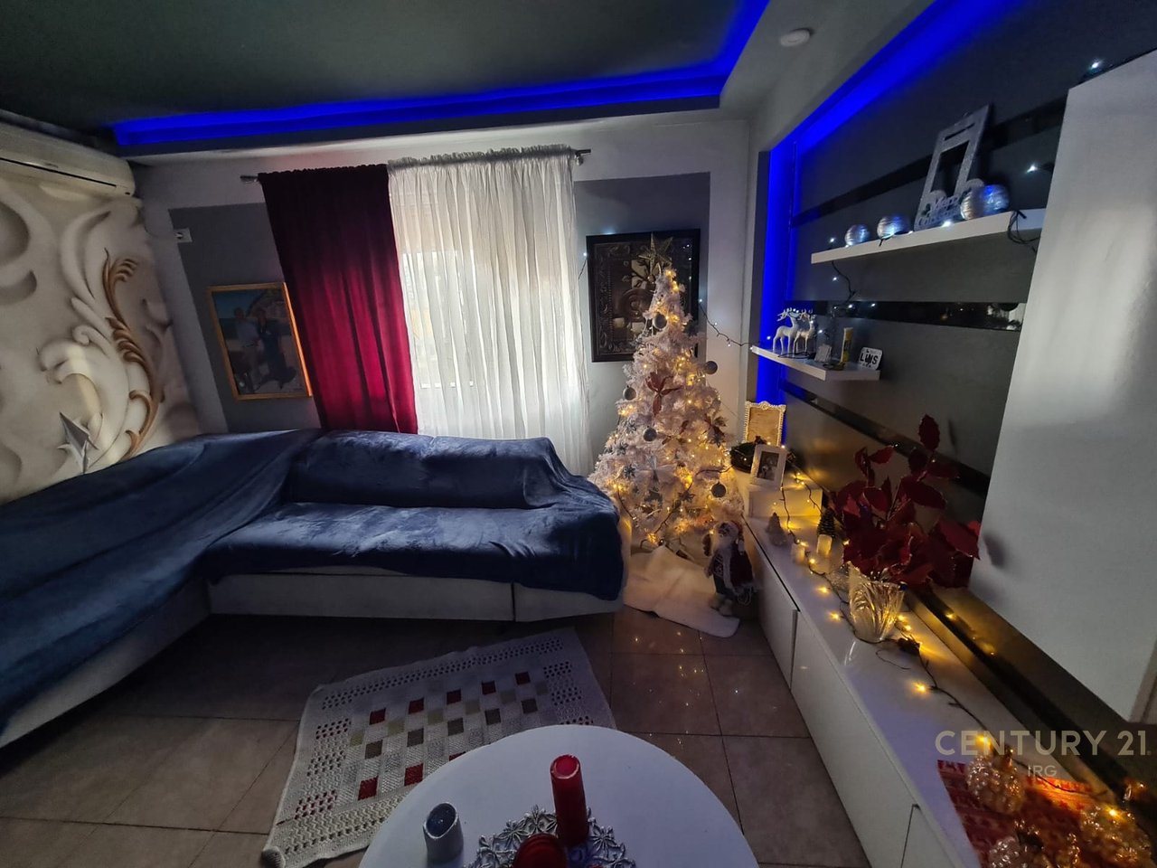 APARTAMENT 2+1 TEK 21 DHJETORI!