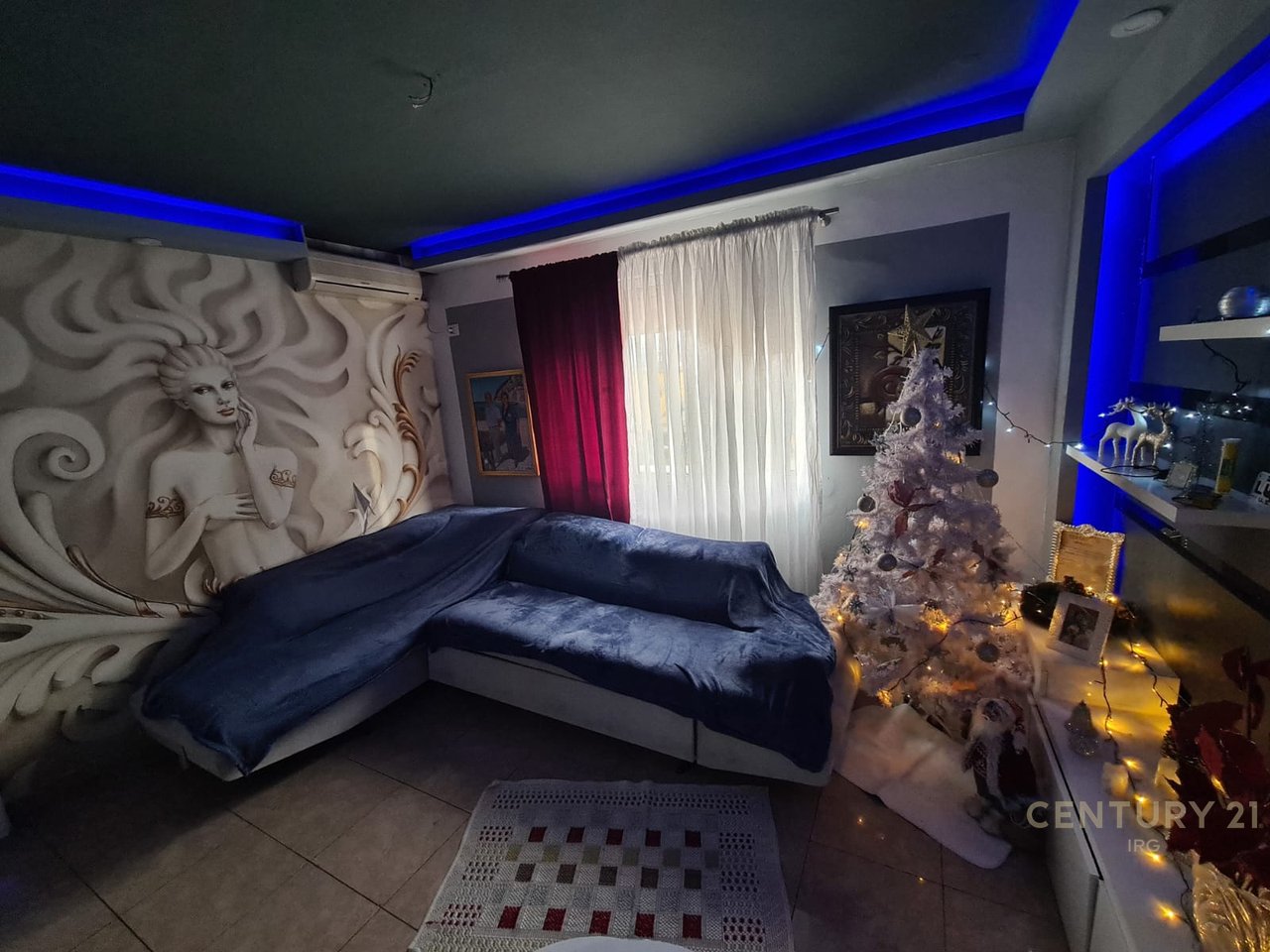 APARTAMENT 2+1 TEK 21 DHJETORI!