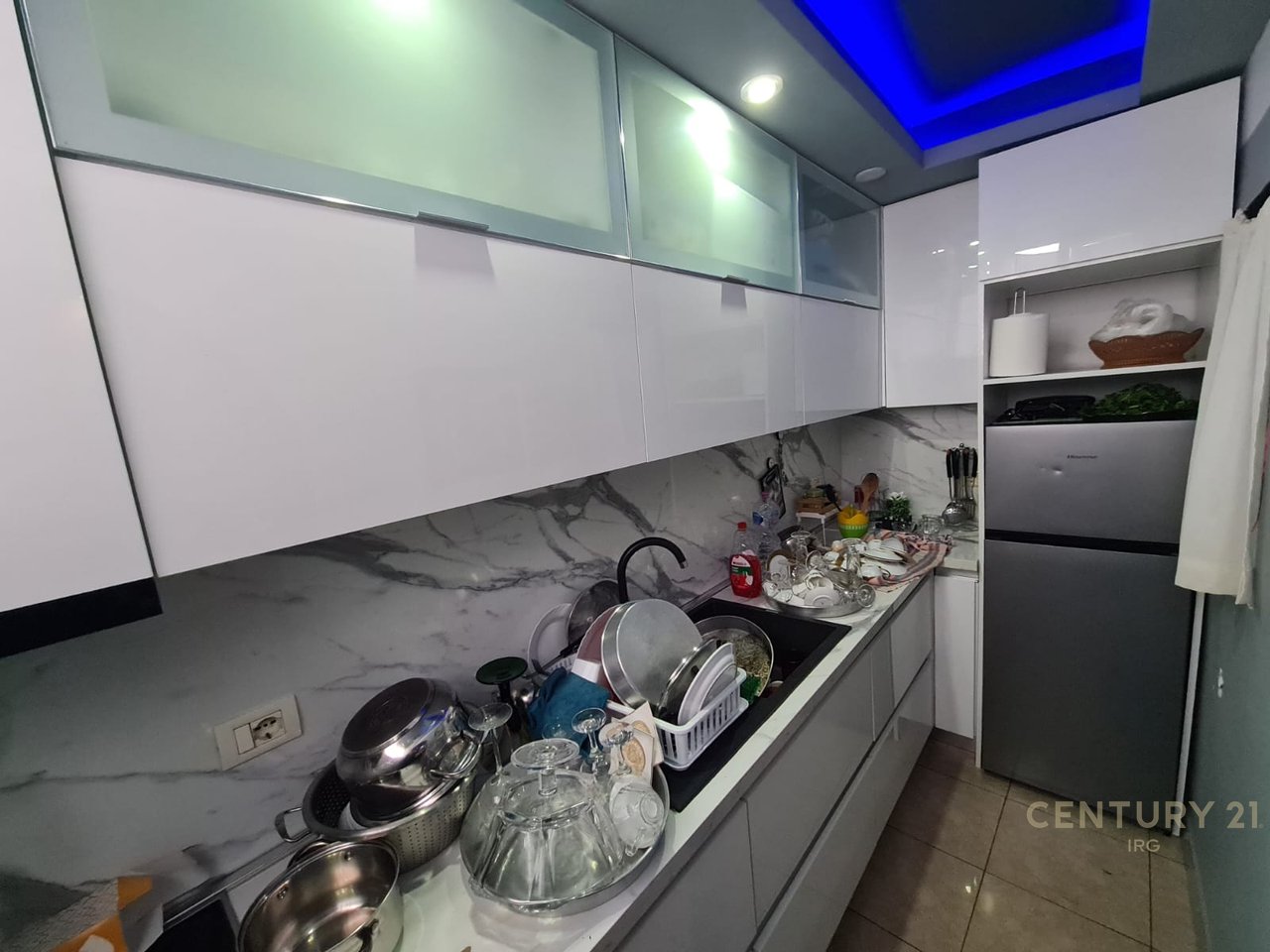 APARTAMENT 2+1 TEK 21 DHJETORI!