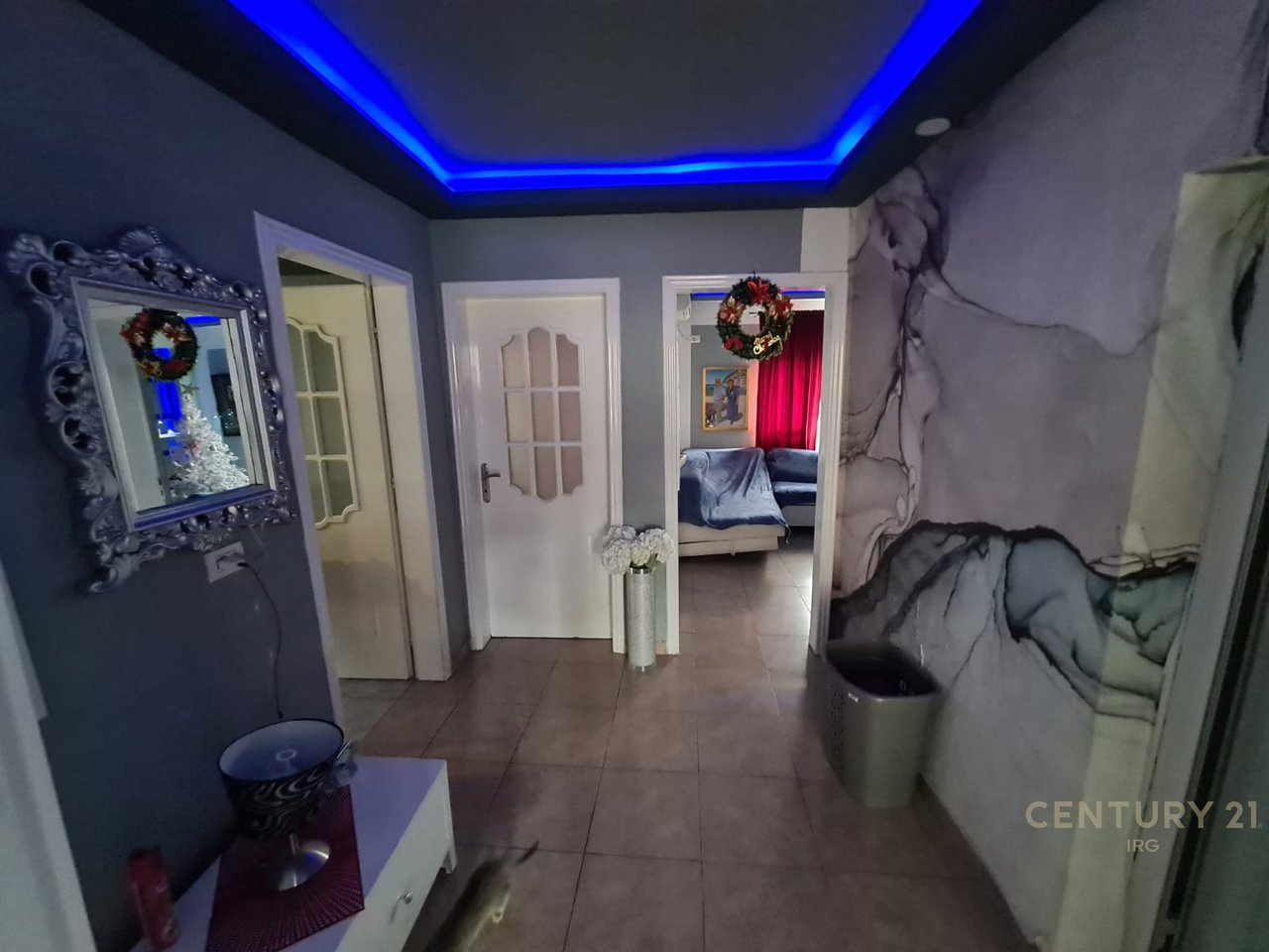 APARTAMENT 2+1 TEK 21 DHJETORI!