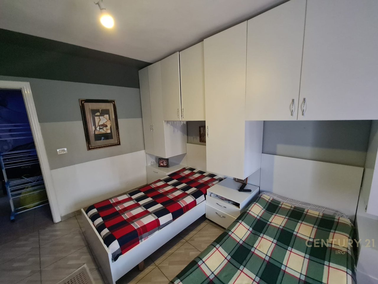 APARTAMENT 2+1 TEK 21 DHJETORI!