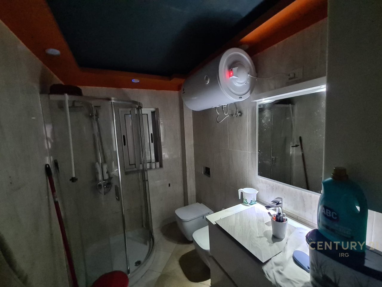 APARTAMENT 2+1 TEK 21 DHJETORI!